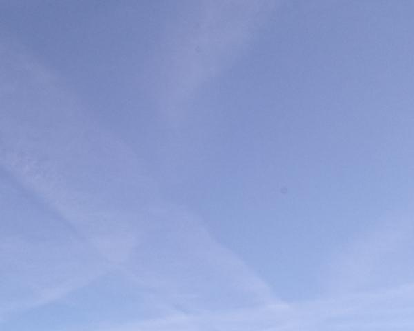 Sky on 18/03/2026 at 13:01 (clear blue sky dominating)